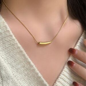 flo curve necklace
