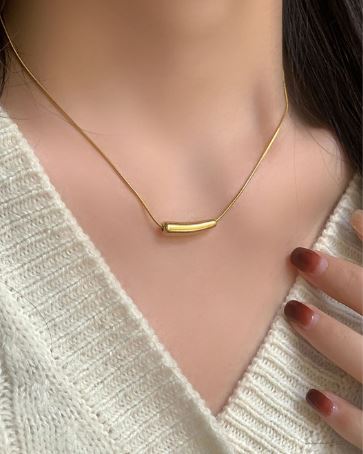 flo curve necklace flo curve necklace