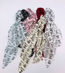 minimal hair scrunchie